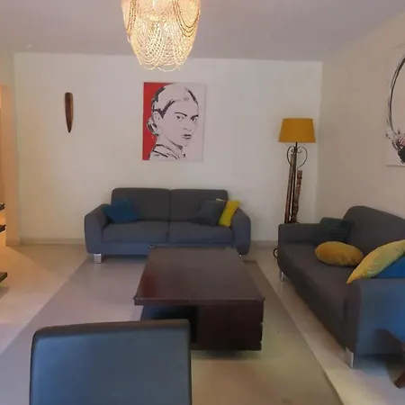 Spacieux A De 95 M² Монпелье